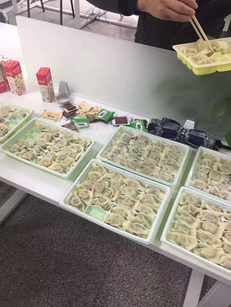 今日冬至，啟邁給全體員工送溫暖